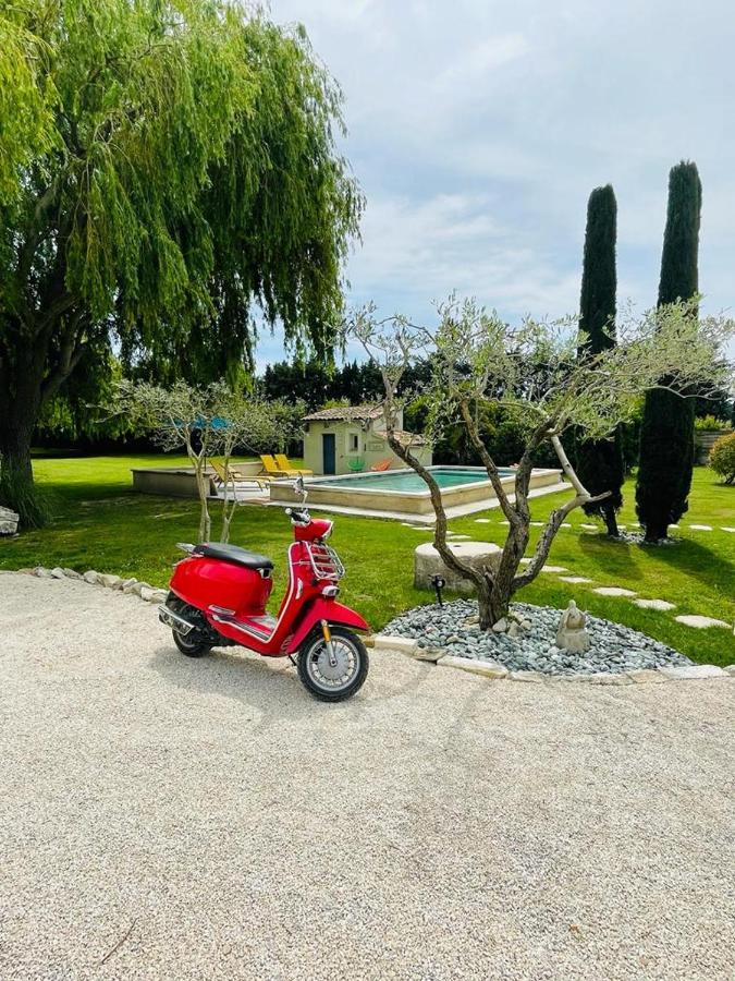 Mas Des Muses Bed & Breakfast L'Isle-sur-la-Sorgue Bagian luar foto